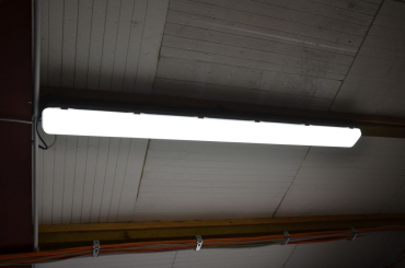 Feuchtraum-Wannenlampe Kabel 4300 Lm. 125Â° 90-265V IP65 2x58W kaltweiss 220V AC 