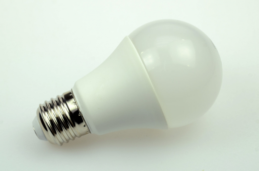 E27 LED Tropfenlampe, 8x SMD 810 Lumen kaltweiss 230V 8W DC-kompatibel 60-269V   